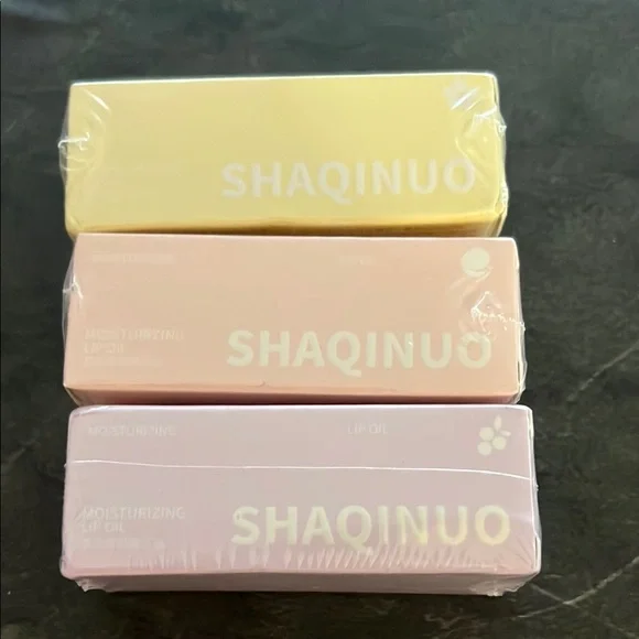 Moisturizing Lip Oil Choice of Grape, Peach or Honey Suckle NIP - Buy Now Price - Picture 4 of 4